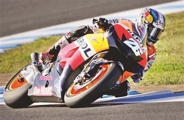 Dani Pedrosa edges Lorenzo
