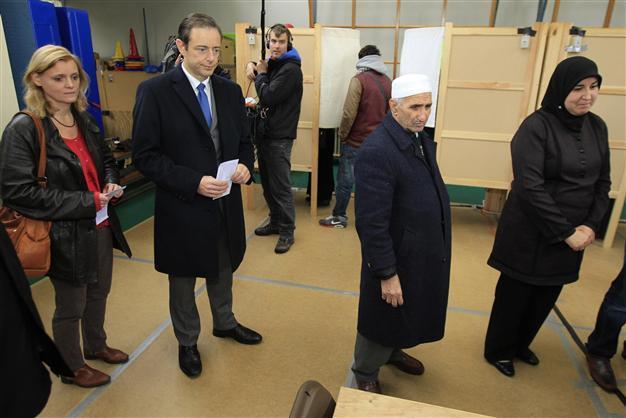 Belgium votes as Flemish nationalists seek breakthrough