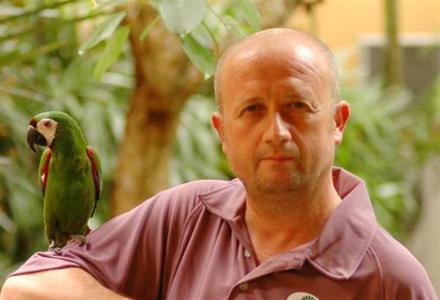 Turkish golf journalist dies during flight