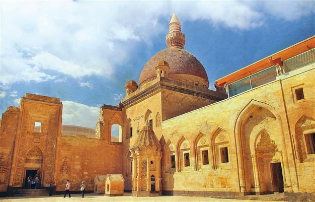 İshak Paşa Palace attracting visitors anew with restorations