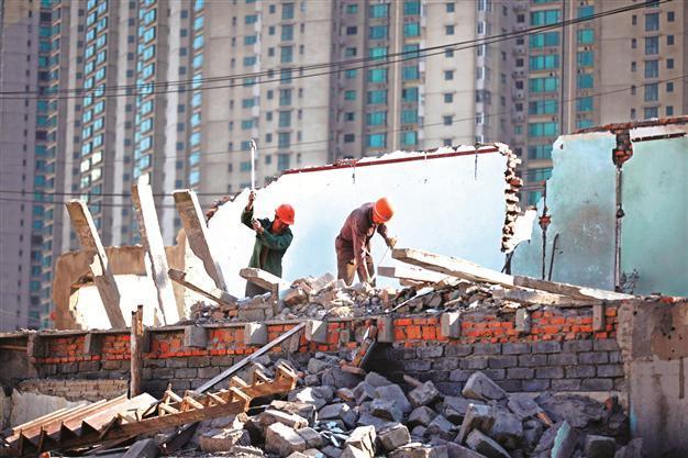 Chinese economic slump makes recovery look tepid