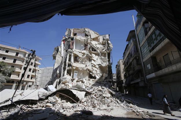 Syrian jets bomb part of Aleppo, many casualties: activists