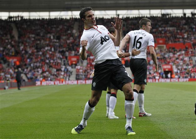 World-Class Van Persie can win title says Giggs
