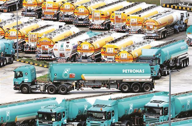 Canadians not satisfied with Petronas offer for gas firm