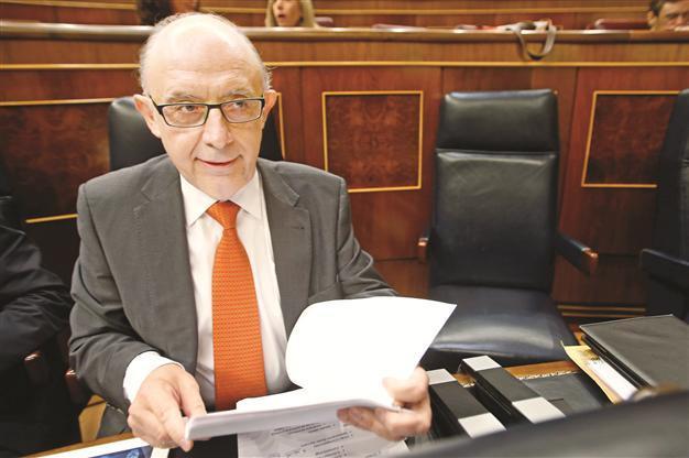 Spain says GDP shrank once more