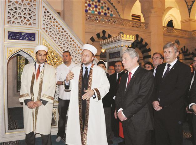Germany’s Gauck gives unity message