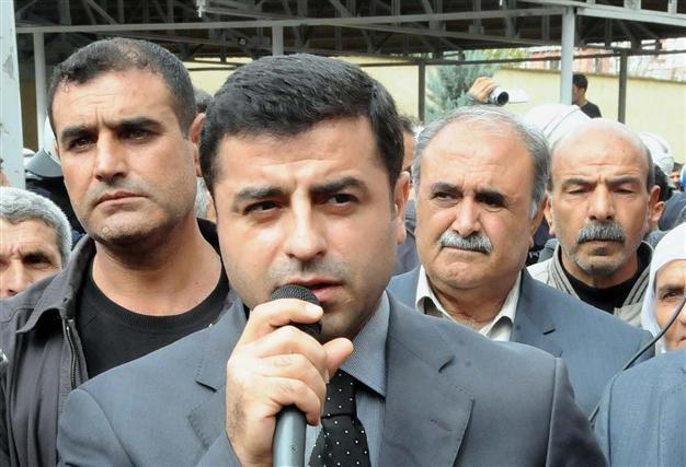Hunger strikers in critical zone