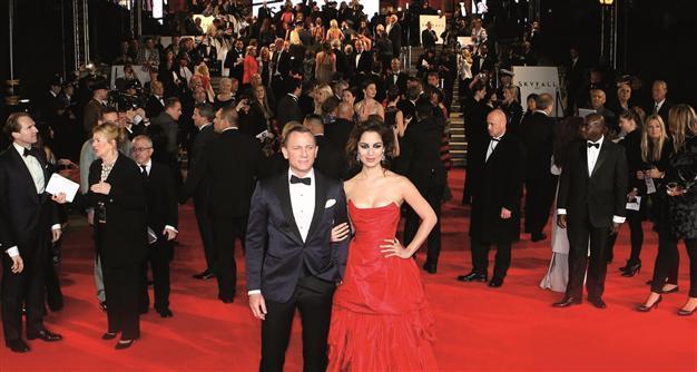 Bond gets royal red carpet and readies for Istanbul