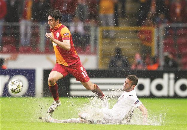 Galatasaray held to draw, loses Elmander to injury