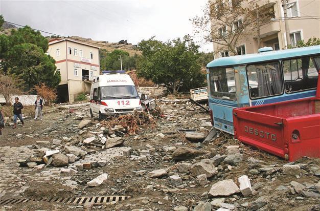 Marmara, Avşa dealing with flood aftermath