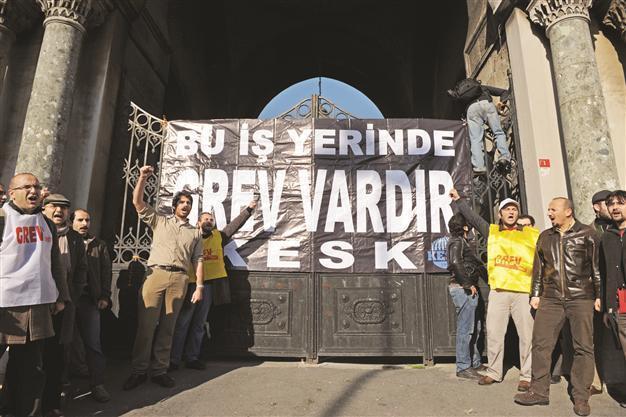 AKP rejects strike right for public servants