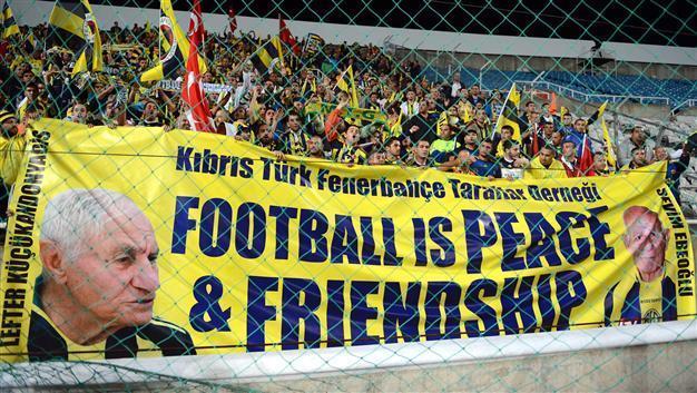 Fenerbahçe defeats AEL Limassol in peaceful match amid flag row