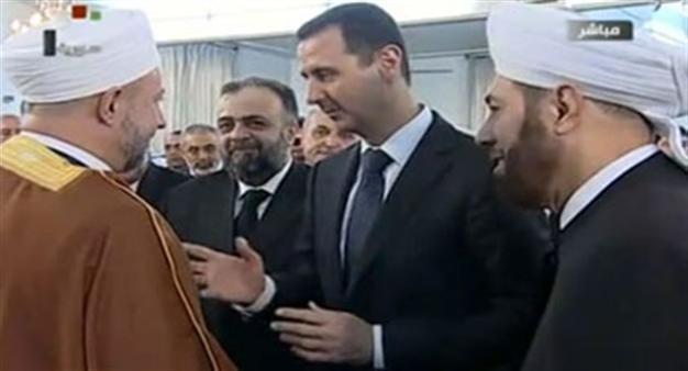 Syrias Assad appears at Eid prayers as truce starts