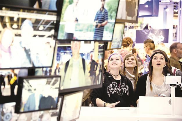German consumer confidence hits high