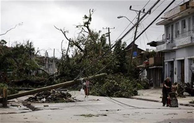Tropical cyclone Sandy regains hurricane strength