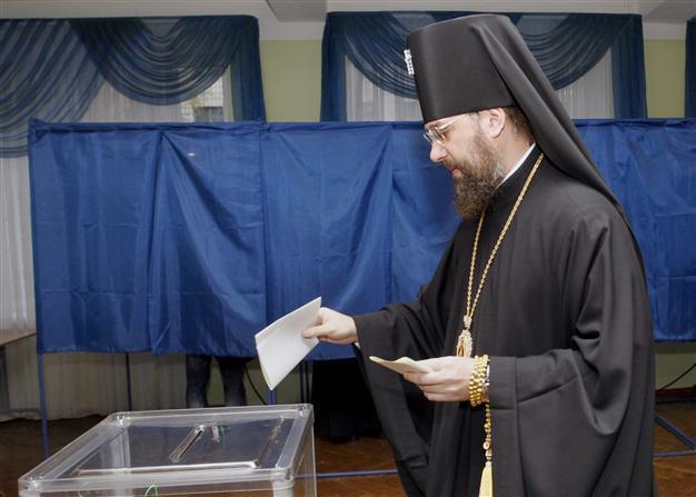 Ukraine votes in key democracy test