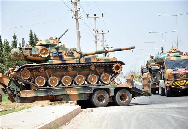 Car explodes near a military post in İskenderun, 4 wounded