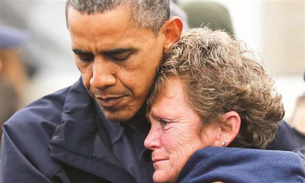 Obama widens ballot lead with Sandy push