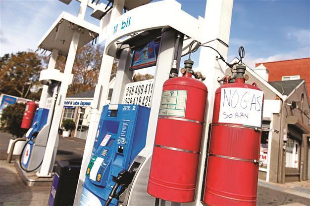 Oil prices drop after massive US storm