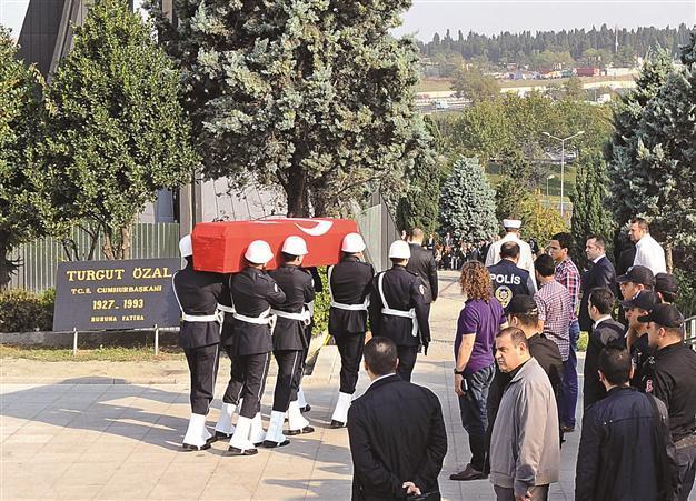 No initial indication of poison in body of Turkeys late president