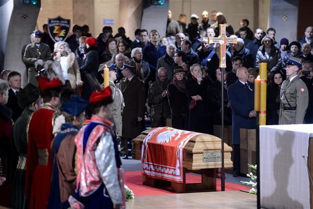 Poland reburies former president after body mix-up