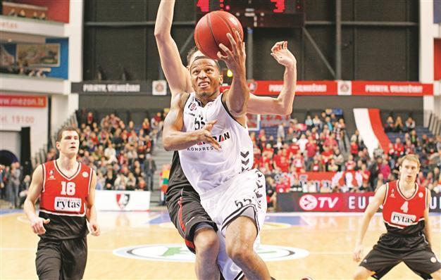 Fener suffers big blow, Eagles win