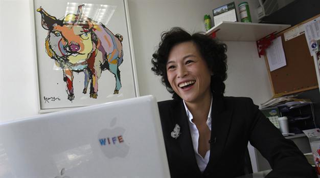 Hong Kong tycoon swamped with offers for gay daughters hand