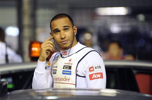 Hamilton to replace Schumacher at Mercedes
