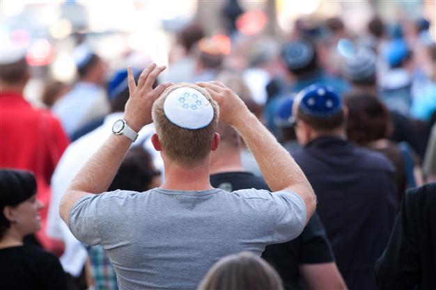 Germany: Jewish official threatened in street