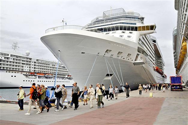Tourism revenues fall in third quarter