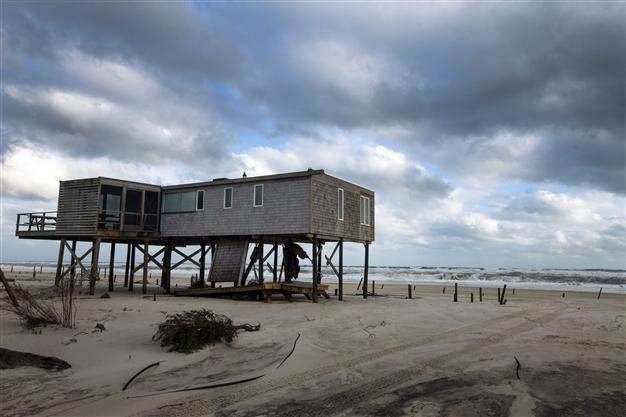 Online troll apologizes for false Sandy tweets