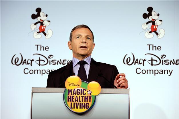 Disney buys Star Wars studio, plans 2015 new film