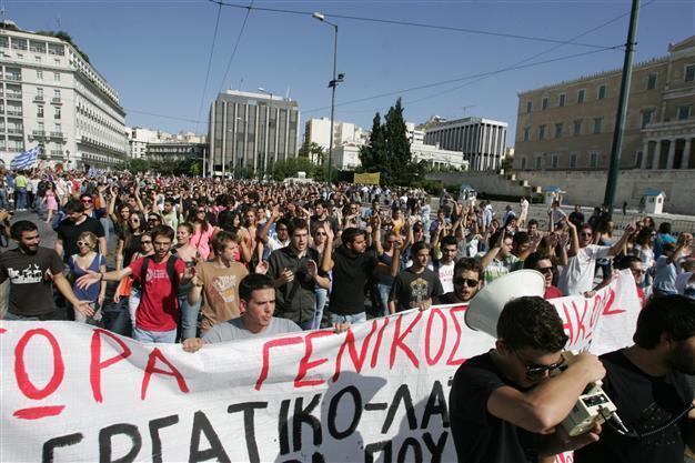 Main Greek union calls general strike on November 6-7