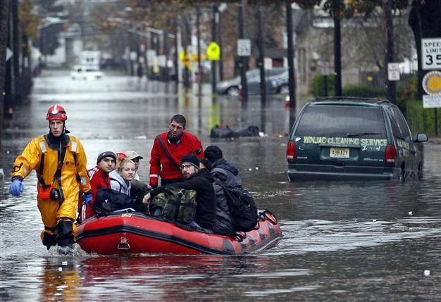 First metro trains run in storm stricken New York