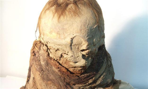 Bolivia returns ancient mummy to Peru