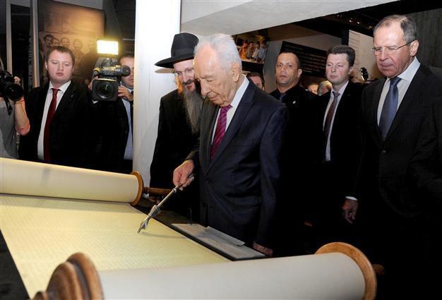 Israel president opens new Jewish museum in Moscow