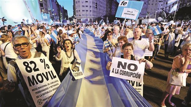 Argentine anti-gov’t protesters jam streets