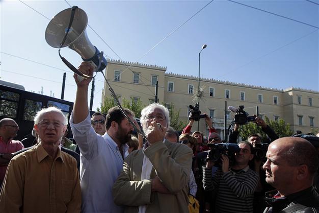 Greek transport, media workers open week of anti-austerity strikes