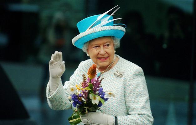 Queens wardrobe secrets revealed in new book
