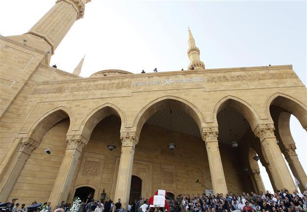 Three killed in bombing at Baghdad Shiite mosque