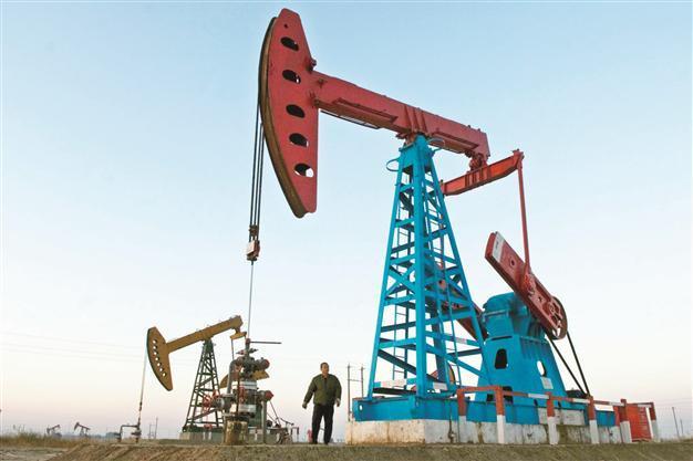 Kuwait spares $100 bln for five-year oil projects