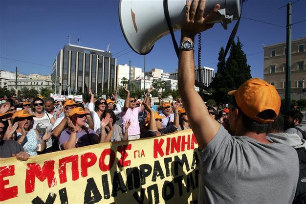 Greeks strike over spending cuts