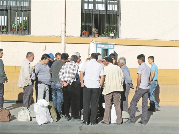Daily workers in Ankara show economic situation