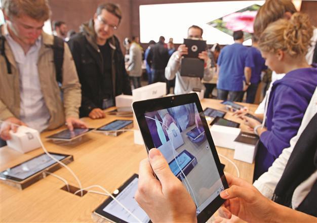 Tablets the safe haven for Apple, Microsoft