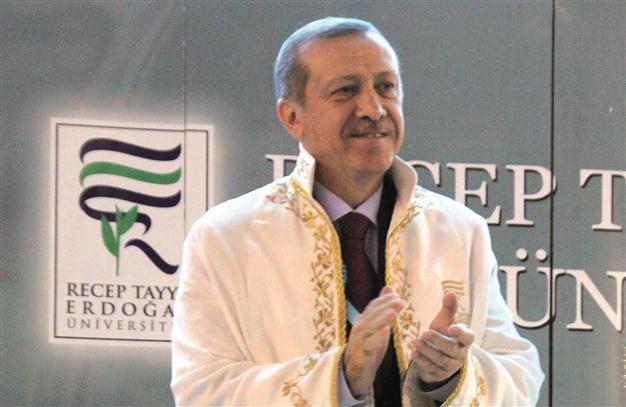 Turkish PM Erdoğan delays hopes for strikers