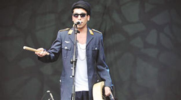 Can Bonomo lights up the stage at Salon