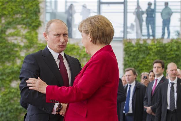 Merkel meets Putin in Kremlin for critical dialogue