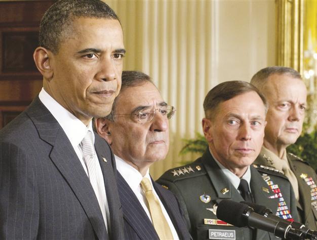 Lawmakers question mails in Petraeus row