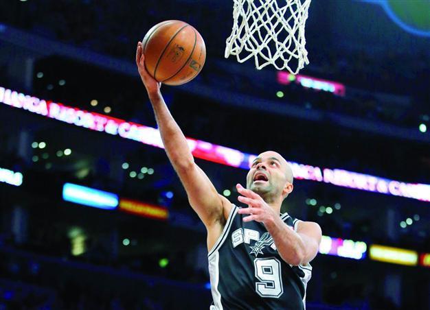Spurs beat LA Lakers before the arrival of D’Antoni