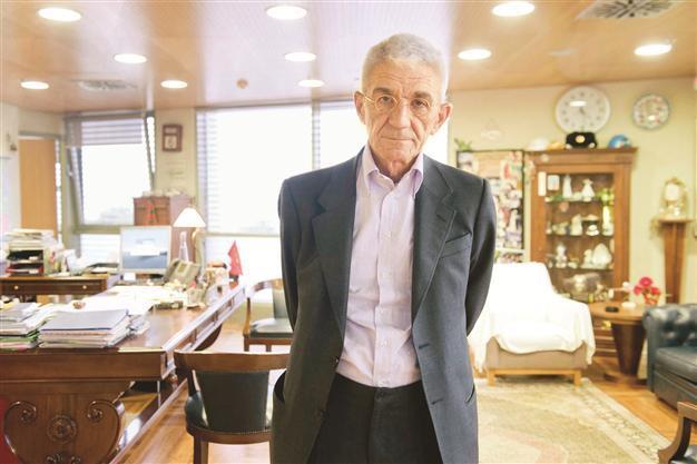 Mayor fixes finances of city, wooing Turks
